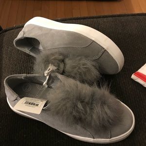 Stevie’s Girls Size 3 Gray Pom Pom Sneakers